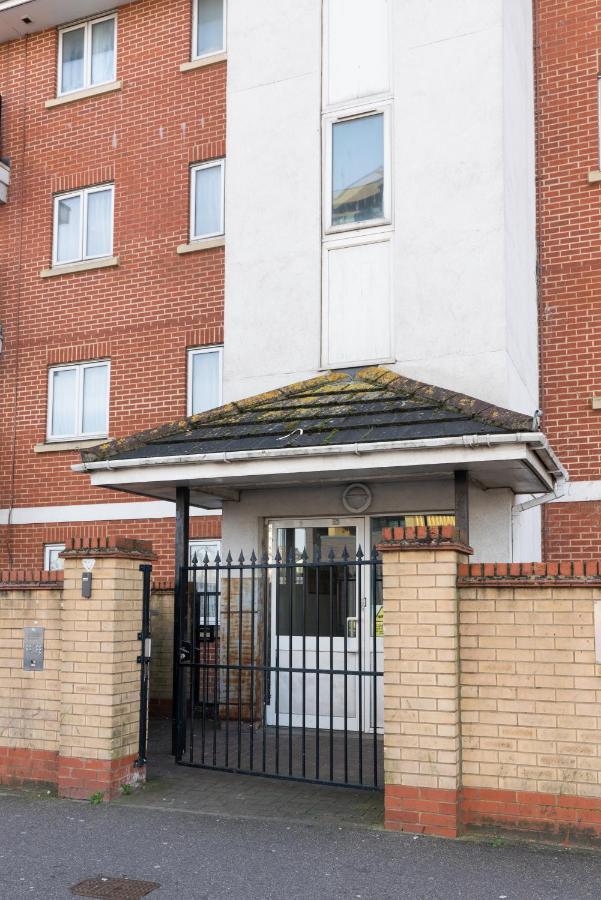 Suites By Rehoboth - Abbey Wood Station - London Zone 4 外观 照片