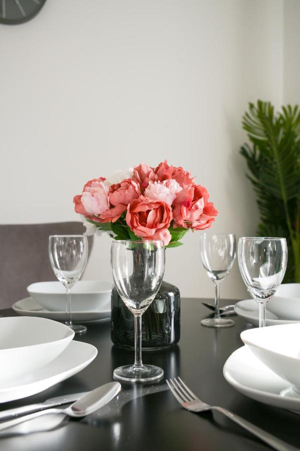 Suites By Rehoboth - Abbey Wood Station - London Zone 4 外观 照片