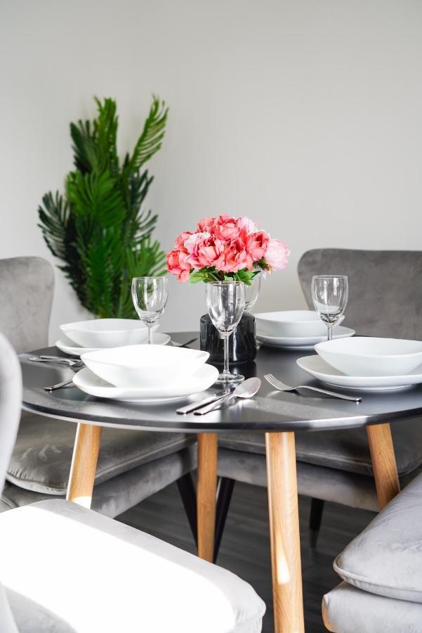 Suites By Rehoboth - Abbey Wood Station - London Zone 4 外观 照片