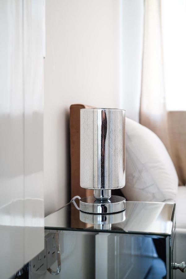 Suites By Rehoboth - Abbey Wood Station - London Zone 4 外观 照片