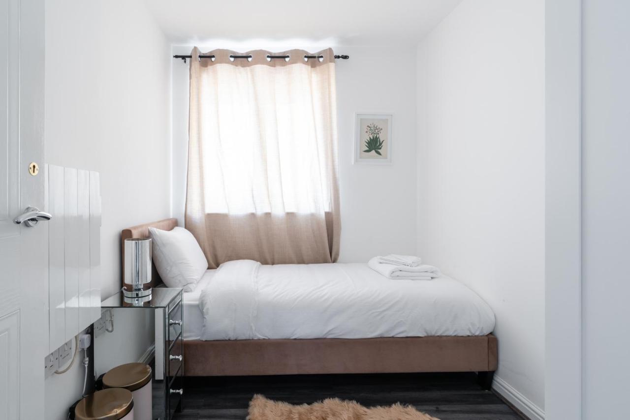 Suites By Rehoboth - Abbey Wood Station - London Zone 4 外观 照片